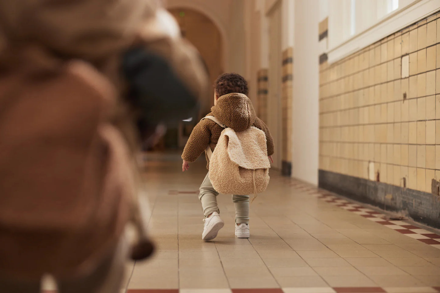 rugtas met naam geborduurd teddystof