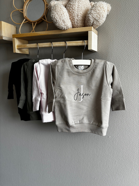 Gepersonaliseerde sweater met naam en voorletter